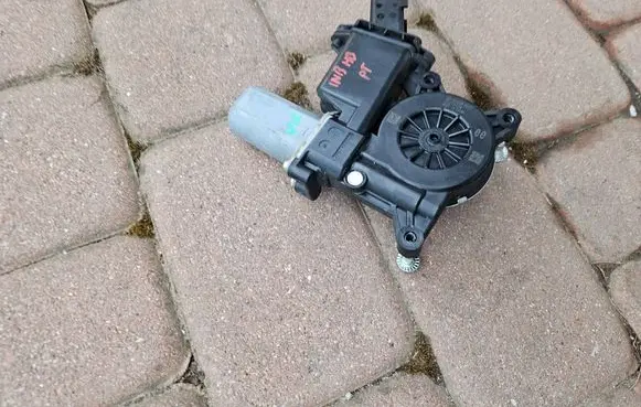 Opel Insignia B Rear door window regulator motor 