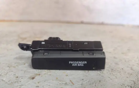 Passenger airbag on/off switch
