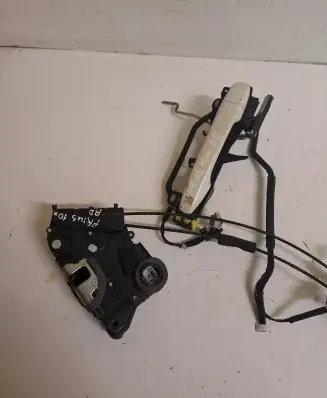 Toyota Prius (XW30) Front door lock M05600