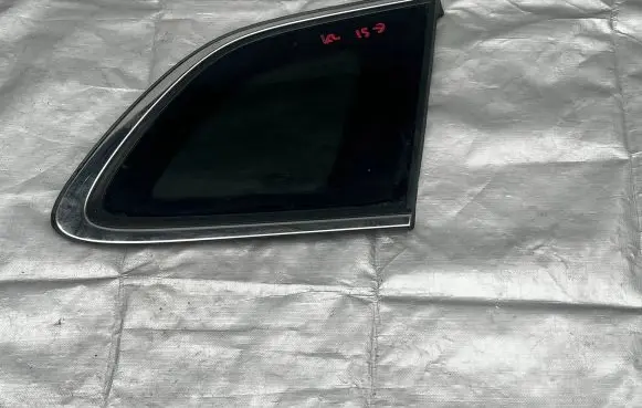 Jeep Cherokee Rear side window