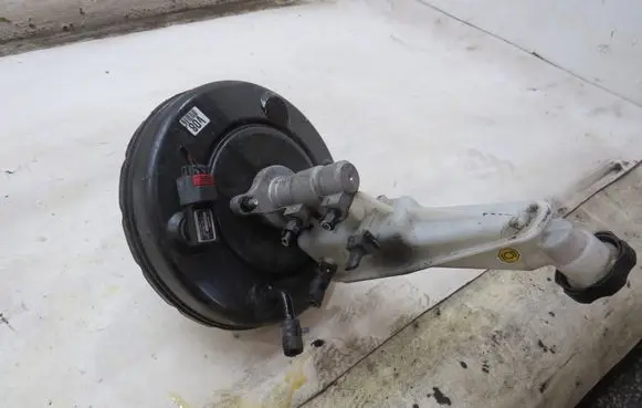Hyundai i40 Brake booster 585003Z960