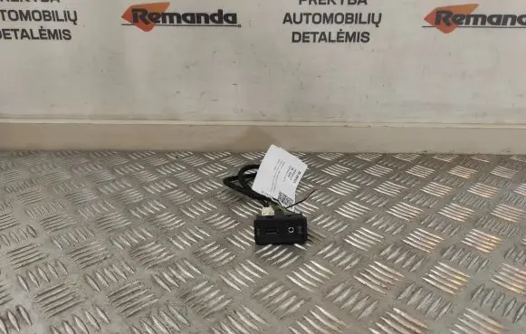 Volkswagen e-Golf USB socket connector 5G0035222