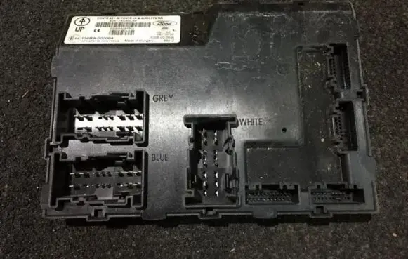 Ford Fiesta Comfort/convenience module 8v5115k600ef 116ra-00084