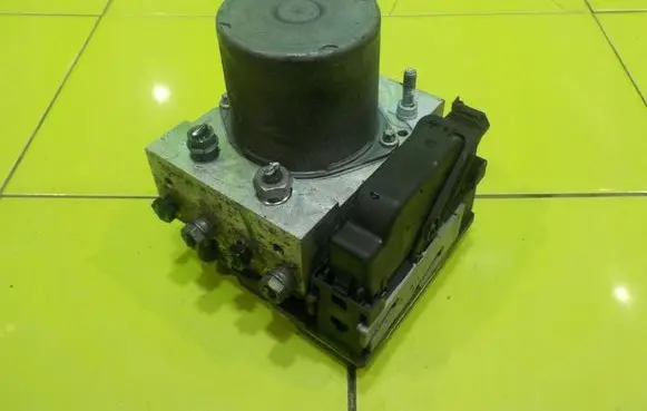 Land Rover Discovery 3 - LR3 ABS Pump 7H422C405AE