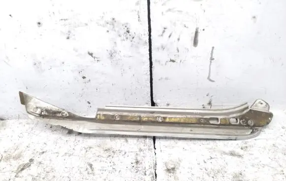 Volkswagen Touareg I Fender mounting bracket 7L6805920B