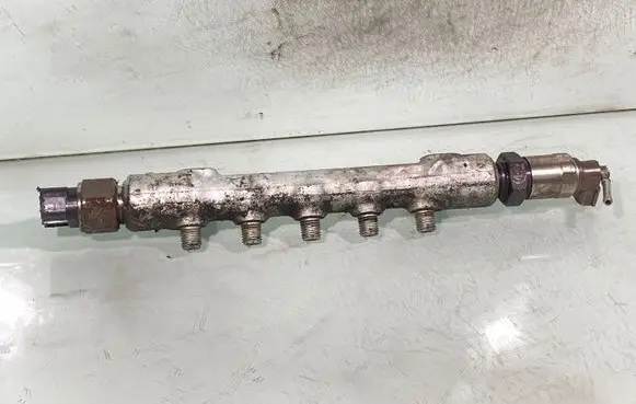 Toyota Corolla Verso AR10 Fuel main line pipe