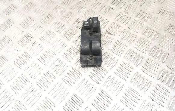 Toyota Avensis T270 Electric window control switch 8482005110 54356025A