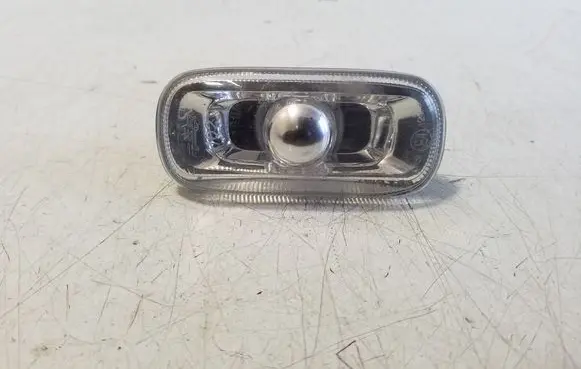 Front fender indicator light