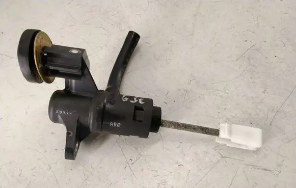 Audi A4 S4 B6 8E 8H Clutch master cylinder 8E1721401