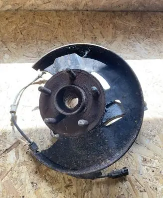 Opel Insignia A Front wheel hub 23483145