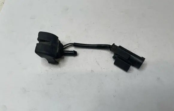 BMW 3 E46 Windshield washer spray nozzle 8374365