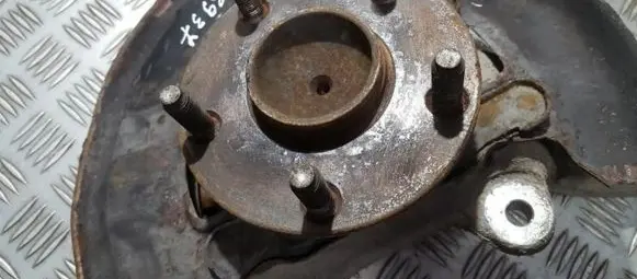 Lexus IS 220D-250-350 Front wheel hub