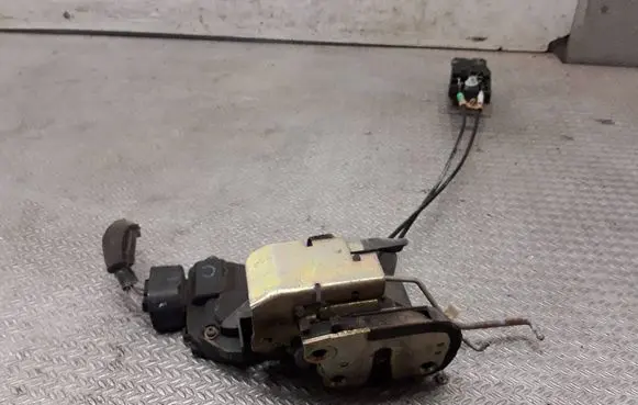 Toyota Previa (XR30, XR40) II Front door lock