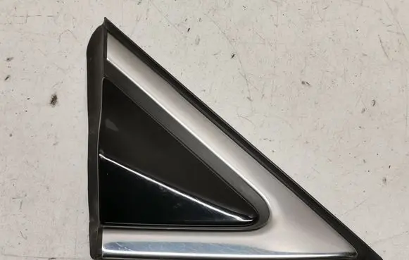 Hyundai Santa Fe Front door glass trim molding 861902W000