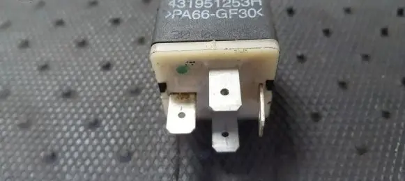 Audi TT Mk1 Other relay 431951253H