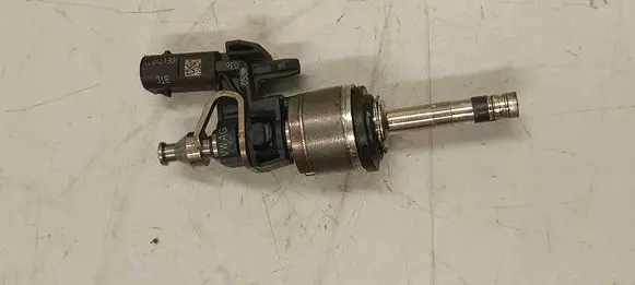 Volkswagen Taigo Fuel injector 0261500443