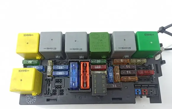 Mercedes-Benz R W251 Fuse module A1645400072