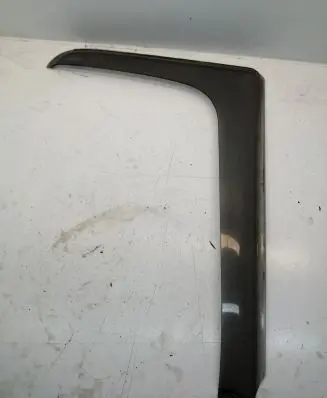 Front door glass trim molding