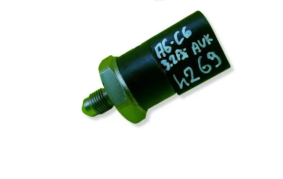 Audi A6 S6 C6 4F Fuel pressure sensor 06D906051A 0261545008