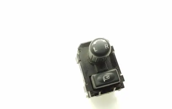 Wing mirror switch