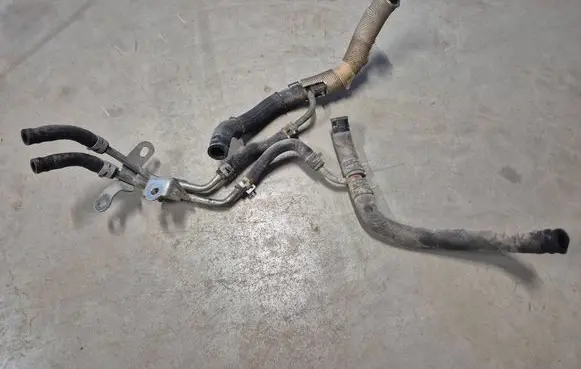 Toyota Hilux (AN10, AN20, AN30) Engine coolant pipe/hose