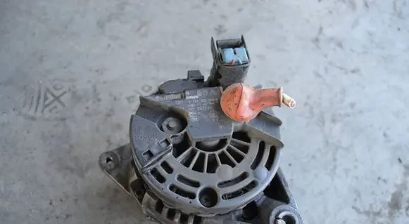 Mitsubishi Space Star Generator/alternator MD357744 0124325008