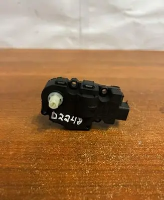 Mercedes-Benz C W204 A/C air flow flap actuator/motor 410475520 D2248