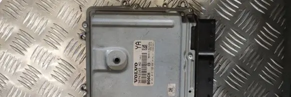 Volvo V70 Engine control unit/module 30743103