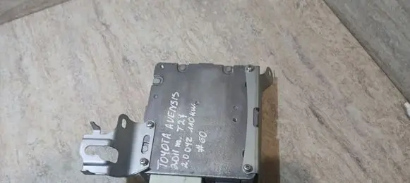 Toyota Avensis T270 Power steering control unit/module 8965005100