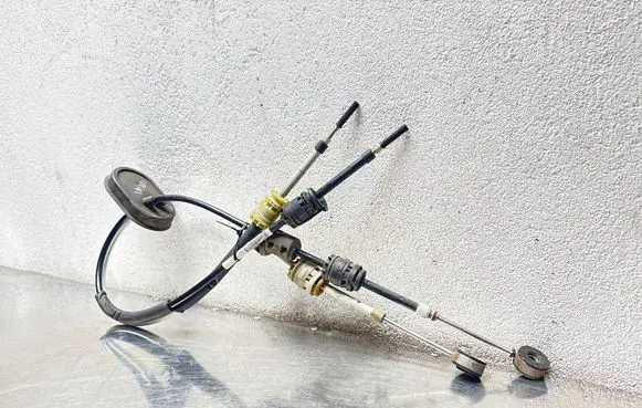 Opel Insignia A Gear shift cable linkage 55560992