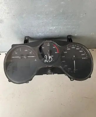 Seat Leon (1P) Speedometer (instrument cluster) 1P0920810J 0920600031