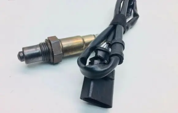 Volkswagen PASSAT B6 Lambda probe sensor 06F906262AE
