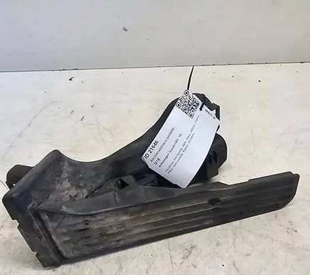 Accelerator throttle pedal