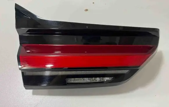 Tailgate rear/tail lights