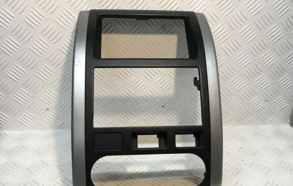 Nissan X-Trail T31 Radio/GPS head unit trim 68260JG10A