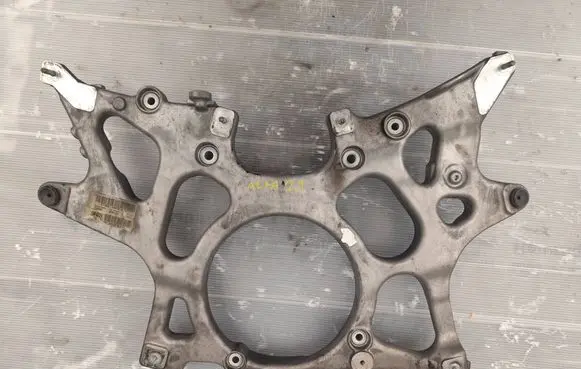 Alfa Romeo Giulia Engine mount bracket 670052550 670052605