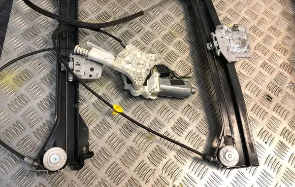 Mercedes-Benz CLK A209 C209 Front door window regulator with motor 230820942