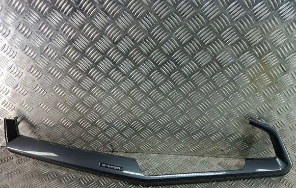 Audi Q4 e-tron Dashboard glove box trim 89C853189