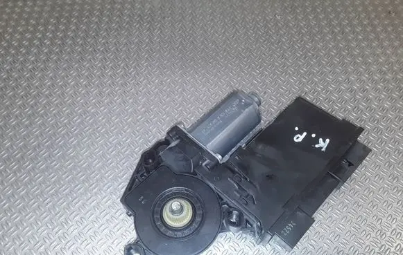 Audi A4 S4 B7 8E 8H Front door window regulator motor 8E1959801H