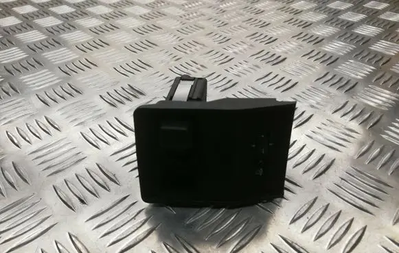 BMW 7 E32 Fog light switch 8351241