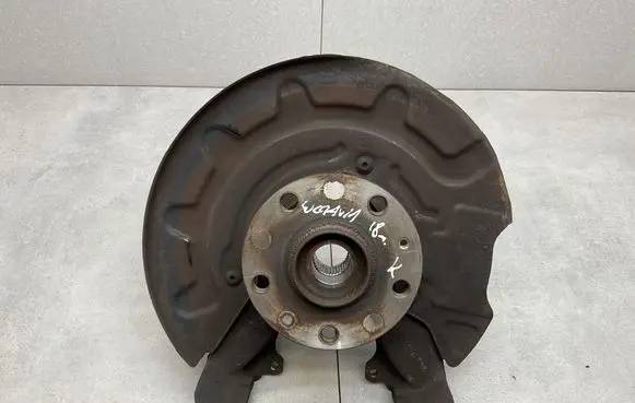 Front wheel hub