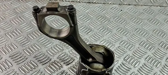 Land Rover Evoque I Piston with connecting rod 083155