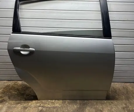 Toyota Corolla Verso AR10 Rear door
