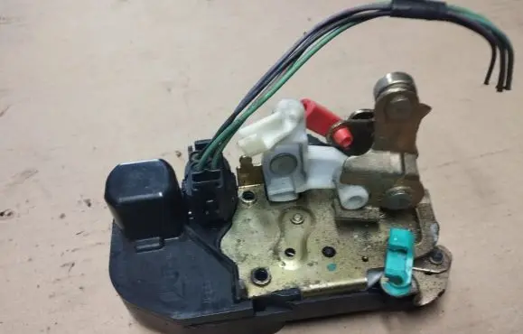 Jeep Grand Cherokee (WK) Rear door lock