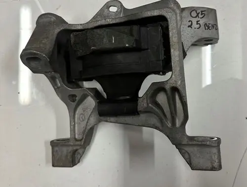 Engine mount bracket