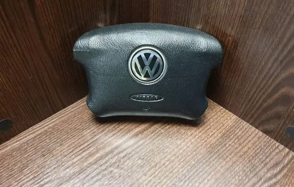 Volkswagen Golf IV Steering wheel airbag 3B0880201BM