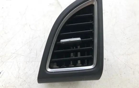 Honda CR-V Dash center air vent grill E9355131100