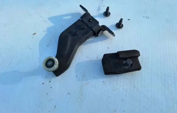 Ford Grand C-MAX Sliding door upper roller guide/hinge AM51025029AF