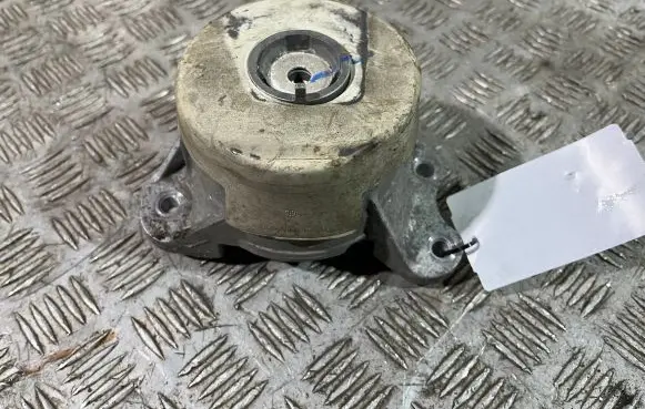 Mercedes-Benz GLC X253 C253 Engine mount bracket A2532400900