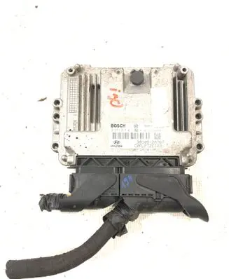Hyundai i30 Engine control unit/module 0281016011 391052A767 1039S28615